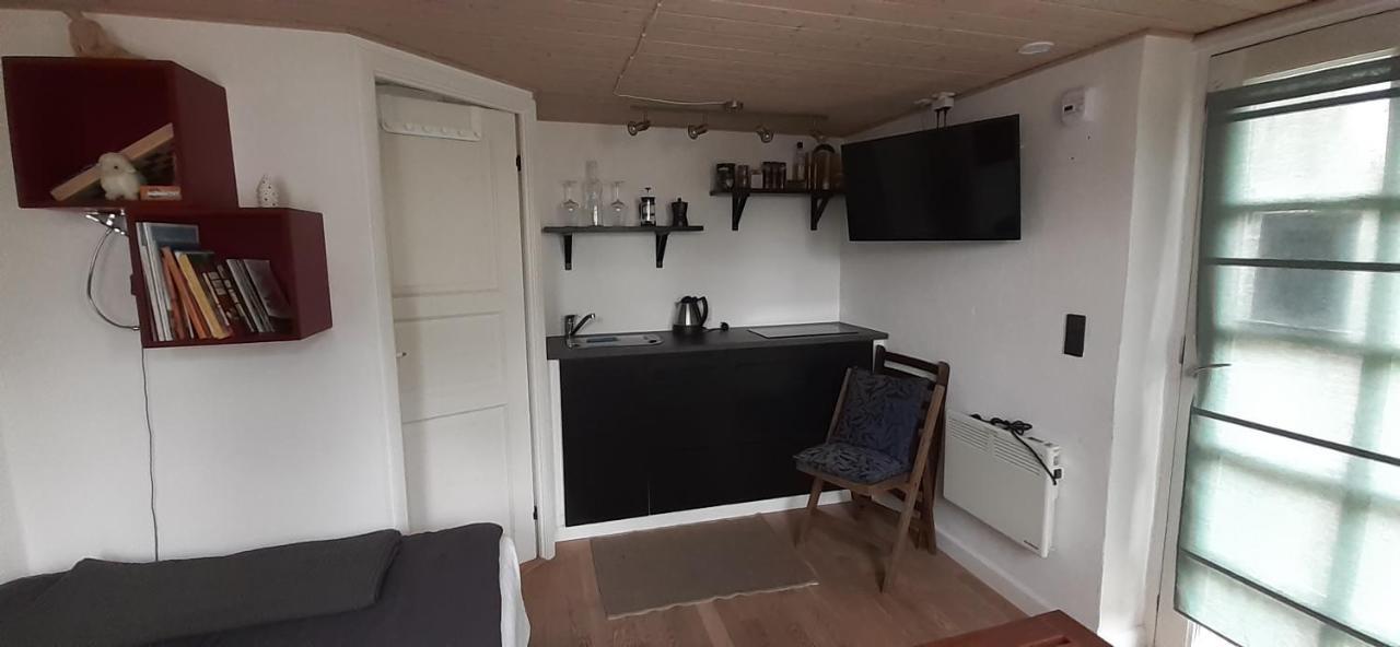 Cozy Tiny Room, Mini Kitchen And Bathroom Otterup Esterno foto